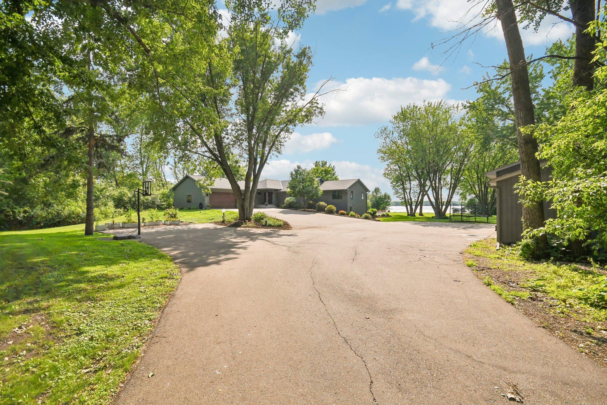 13-web-or-mls-Old Mill Rd-S0207-015.jpg