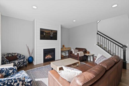 6694 Lakeview Circle NE, Albertville, MN 55301