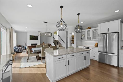 6694 Lakeview Circle NE, Albertville, MN 55301