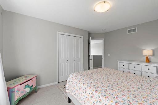 6694 Lakeview Circle NE, Albertville, MN 55301