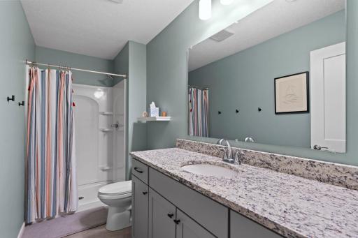 6694 Lakeview Circle NE, Albertville, MN 55301