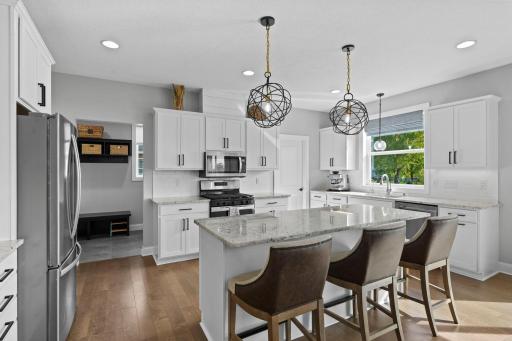 6694 Lakeview Circle NE, Albertville, MN 55301