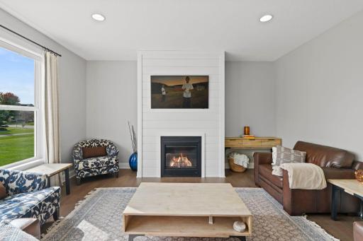6694 Lakeview Circle NE, Albertville, MN 55301