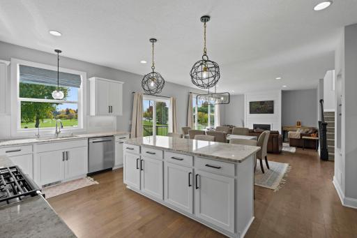 6694 Lakeview Circle NE, Albertville, MN 55301