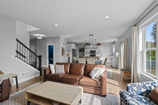 6694 Lakeview Circle NE, Albertville, MN 55301