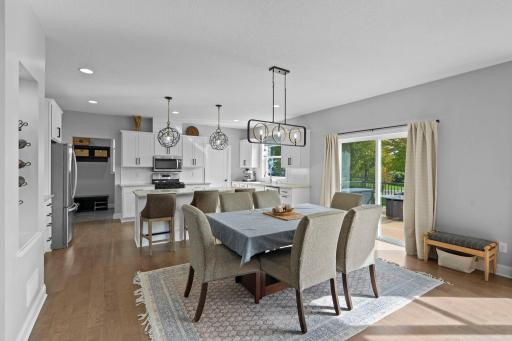 6694 Lakeview Circle NE, Albertville, MN 55301