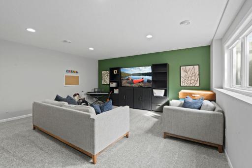 6694 Lakeview Circle NE, Albertville, MN 55301