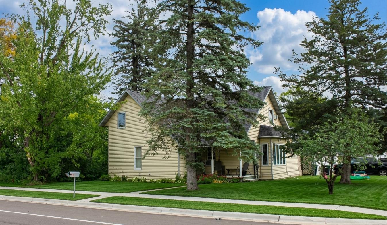 902 4th Street NE, Little Falls, MN 56345