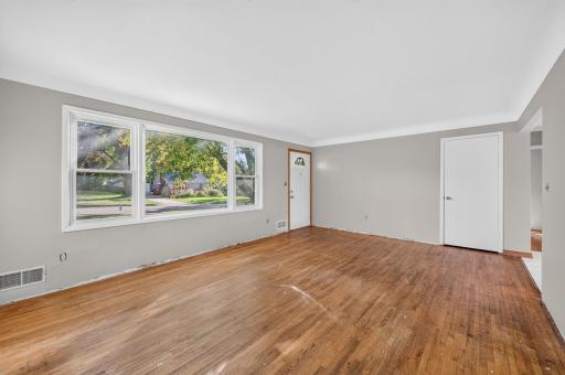 2695 Maryland Avenue E, Maplewood, MN 55119