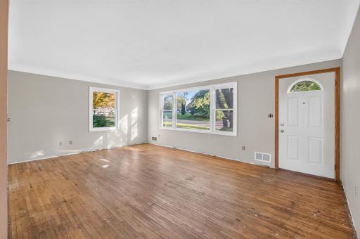 2695 Maryland Avenue E, Maplewood, MN 55119