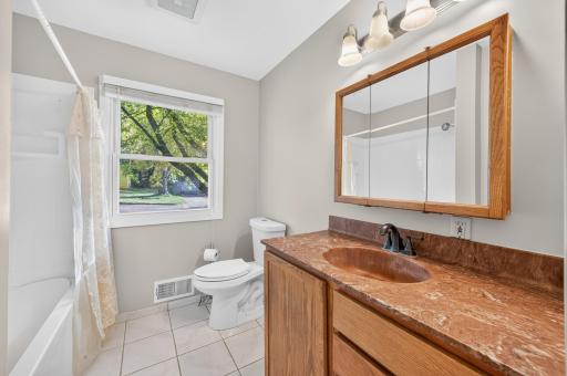 2695 Maryland Avenue E, Maplewood, MN 55119