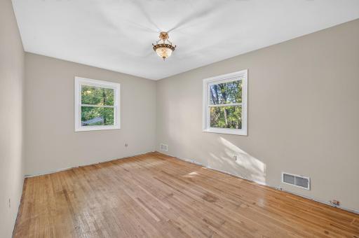 2695 Maryland Avenue E, Maplewood, MN 55119
