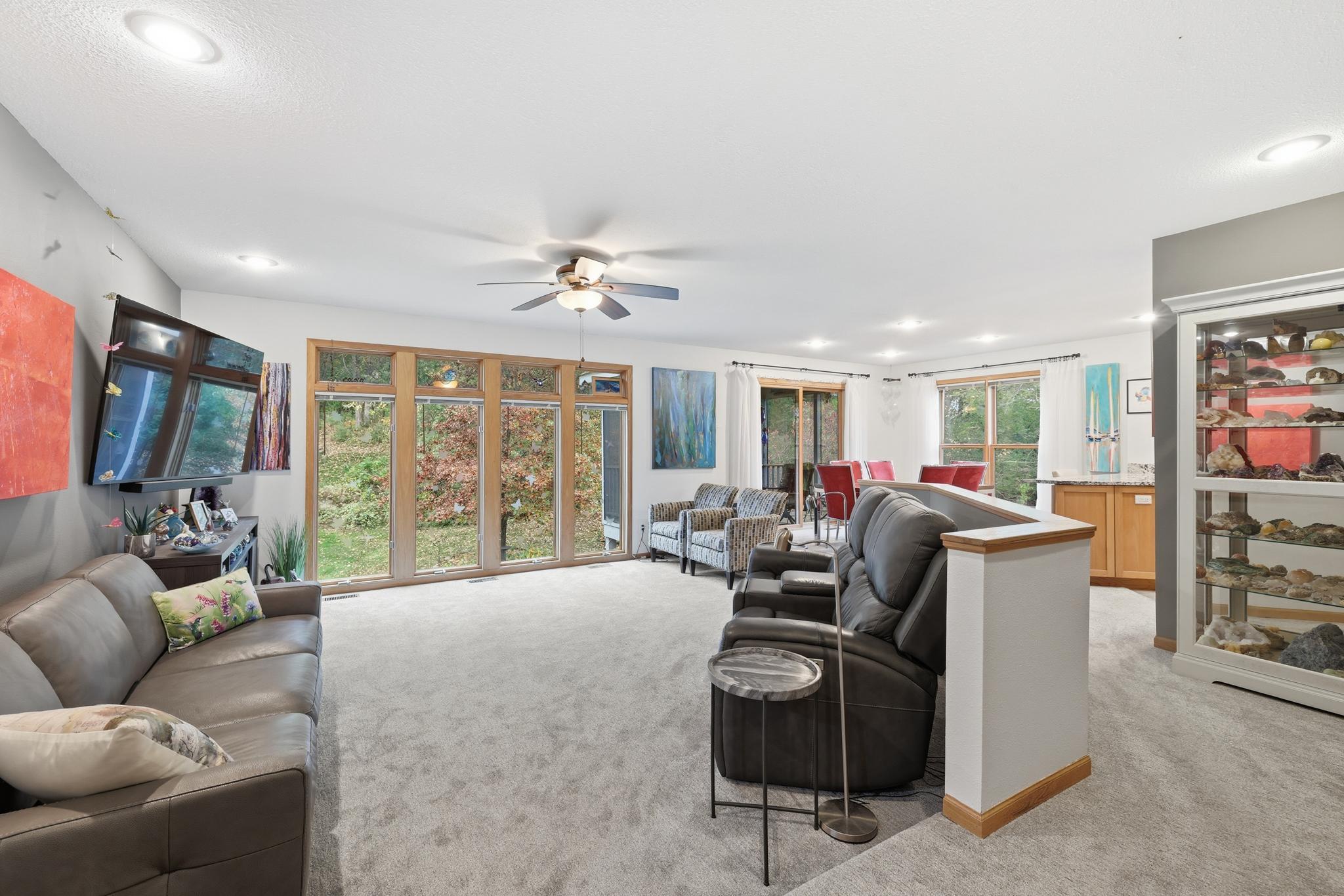 Light & bright living room