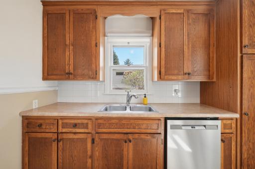 Centered prep window â natural light all day at the sink