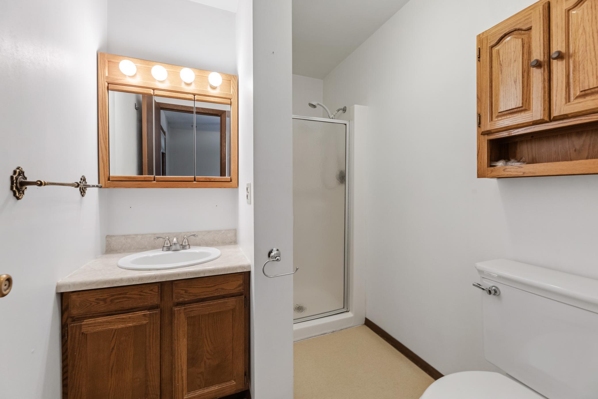 14 bathroom.jpg