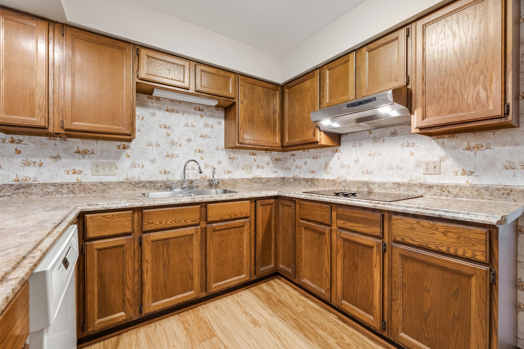 08 kitchen.jpg