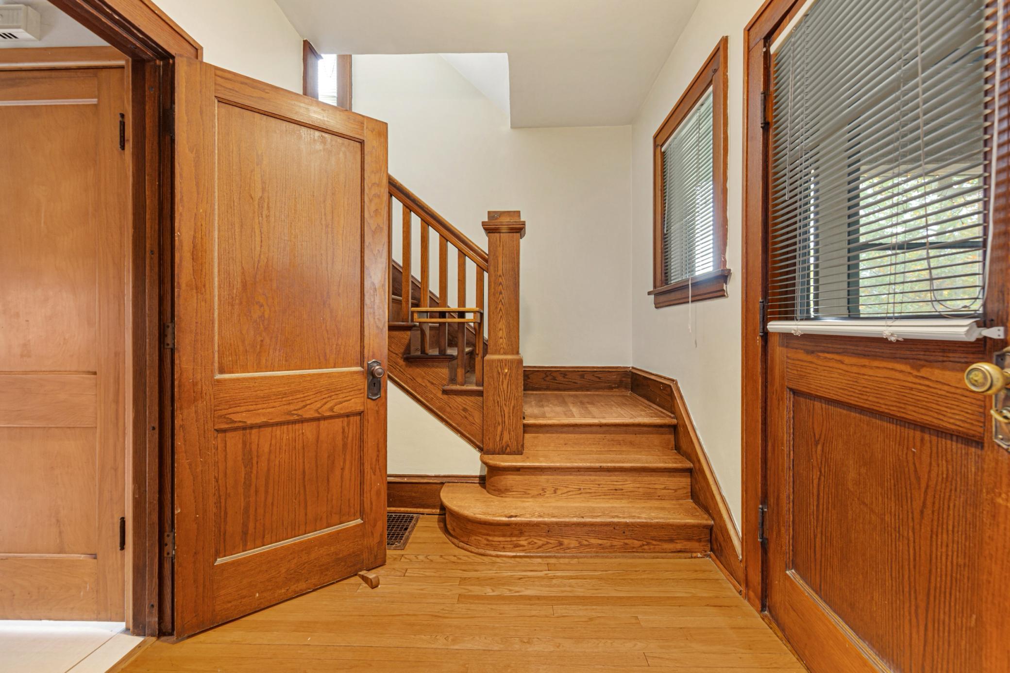 13 Entry_foyer.jpg