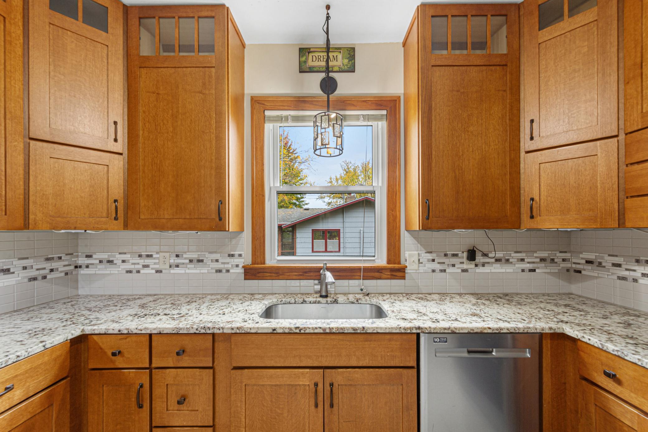 23 Kitchen.jpg
