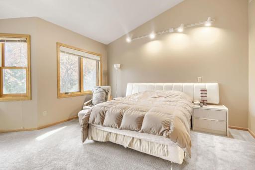 10695 53rd Avenue N, Plymouth, MN 55442