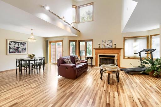 10695 53rd Avenue N, Plymouth, MN 55442