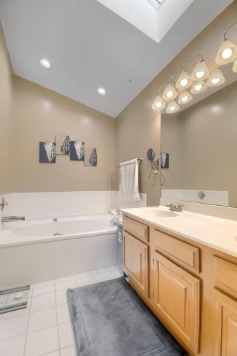 10695 53rd Avenue N, Plymouth, MN 55442