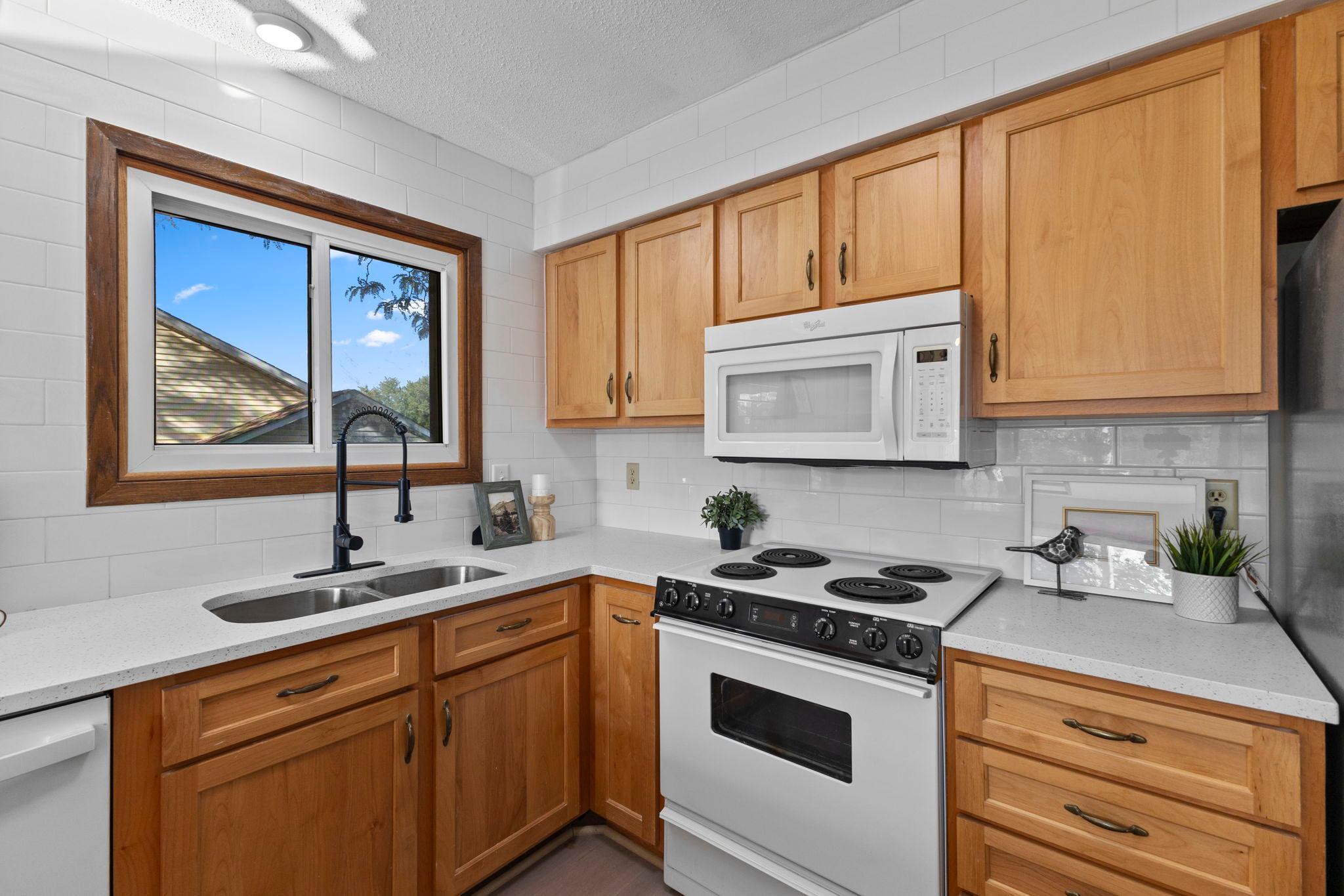 Vivid Spaces_4656 142nd St_015.JPG