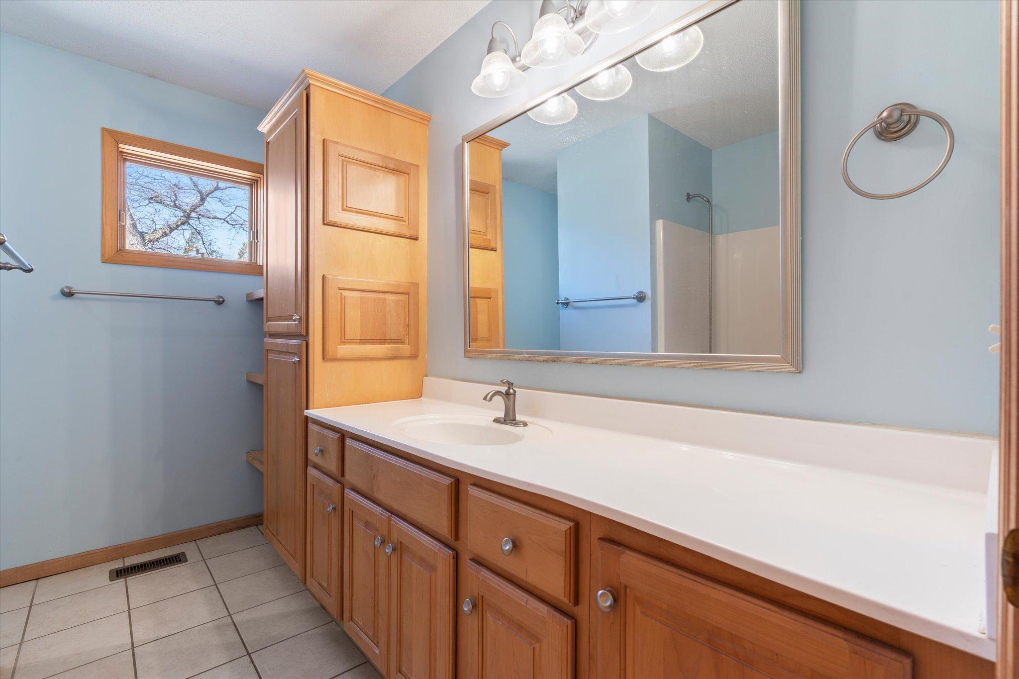 Upper Level Full Bath