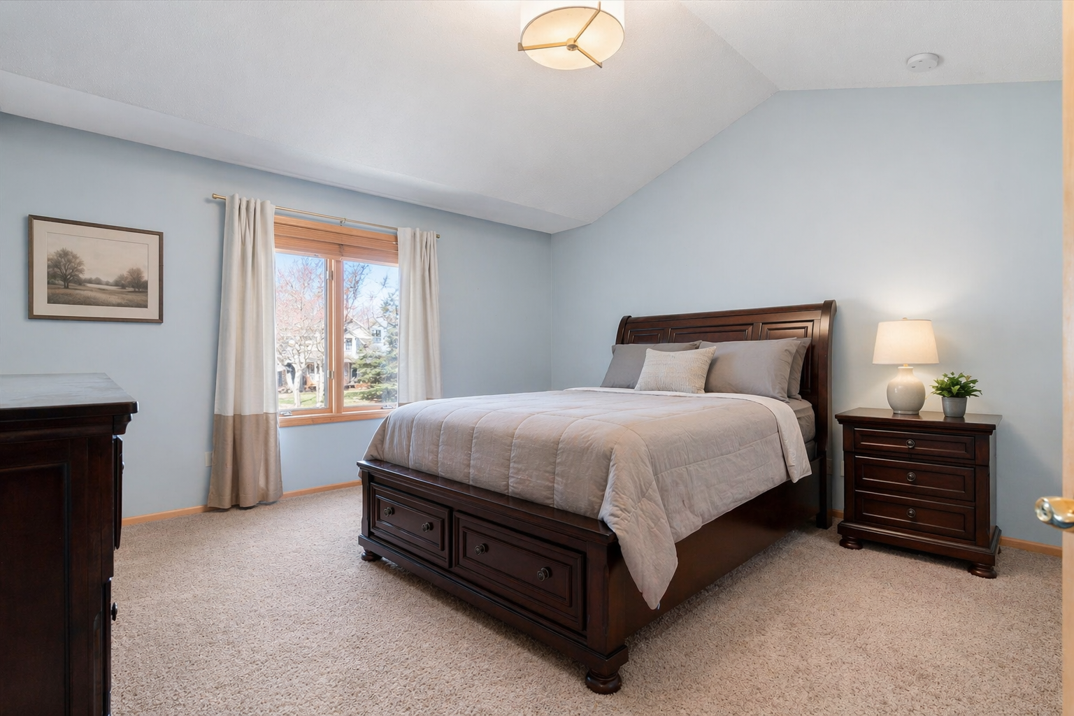 Large Primary Bedroom Walk In Closet