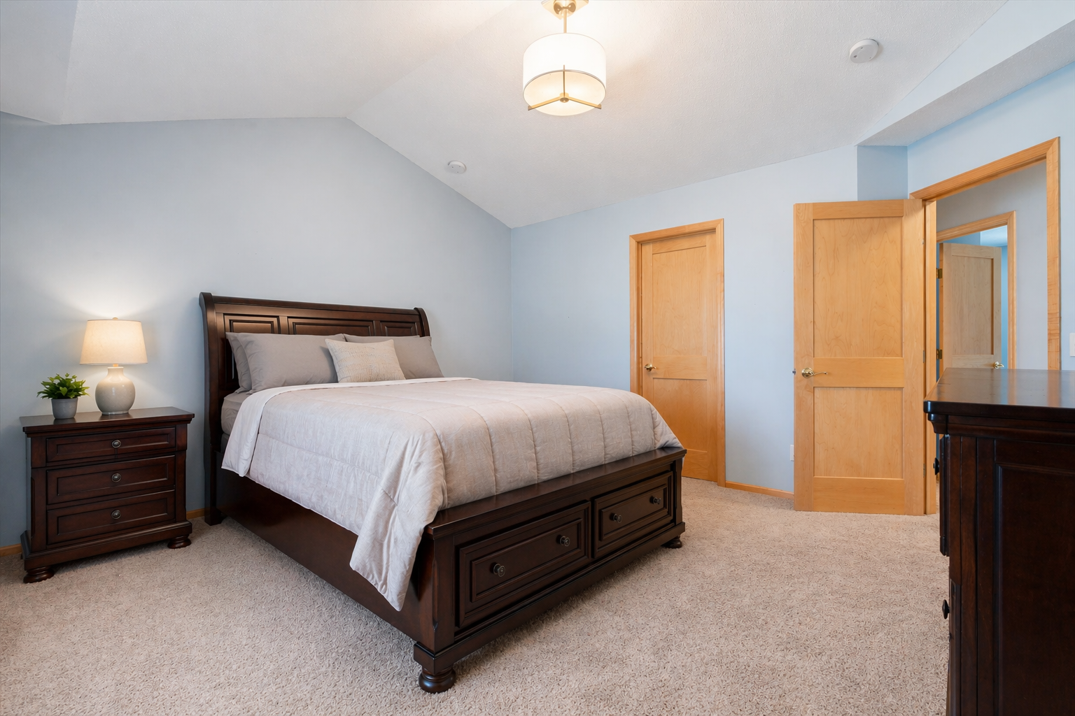 Large Primary Bedroom Walk In Closet