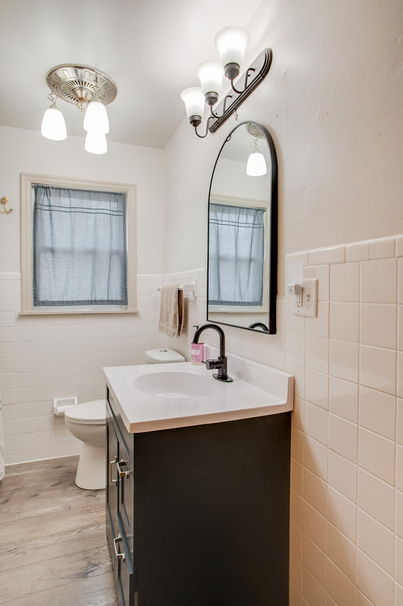 Bathroom 1.2.jpg