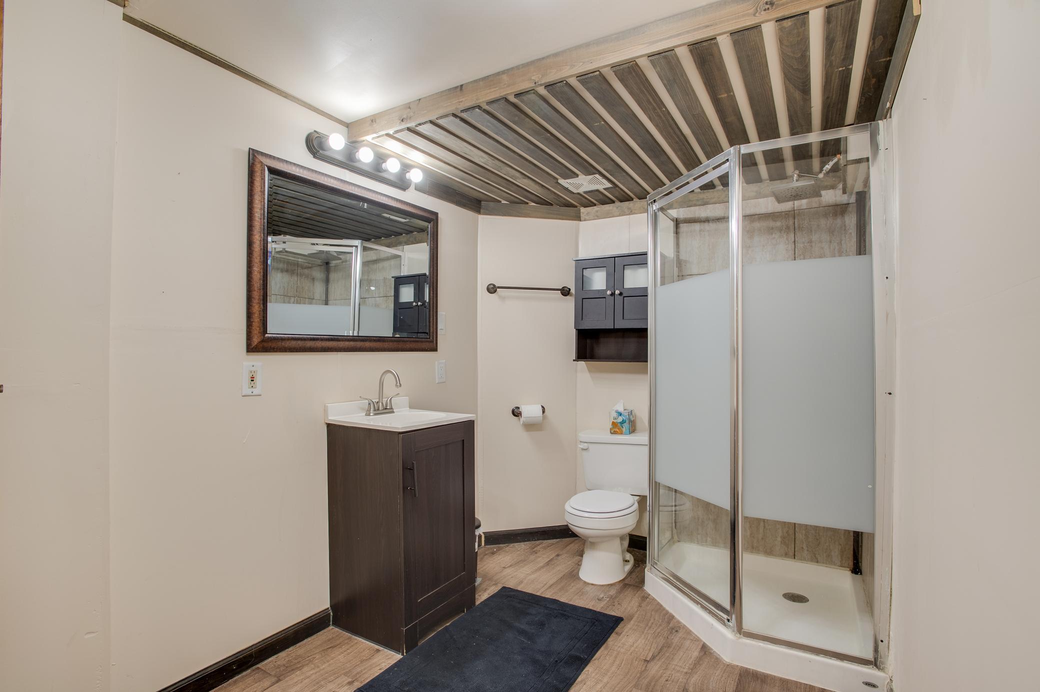 Bathroom 2.jpg