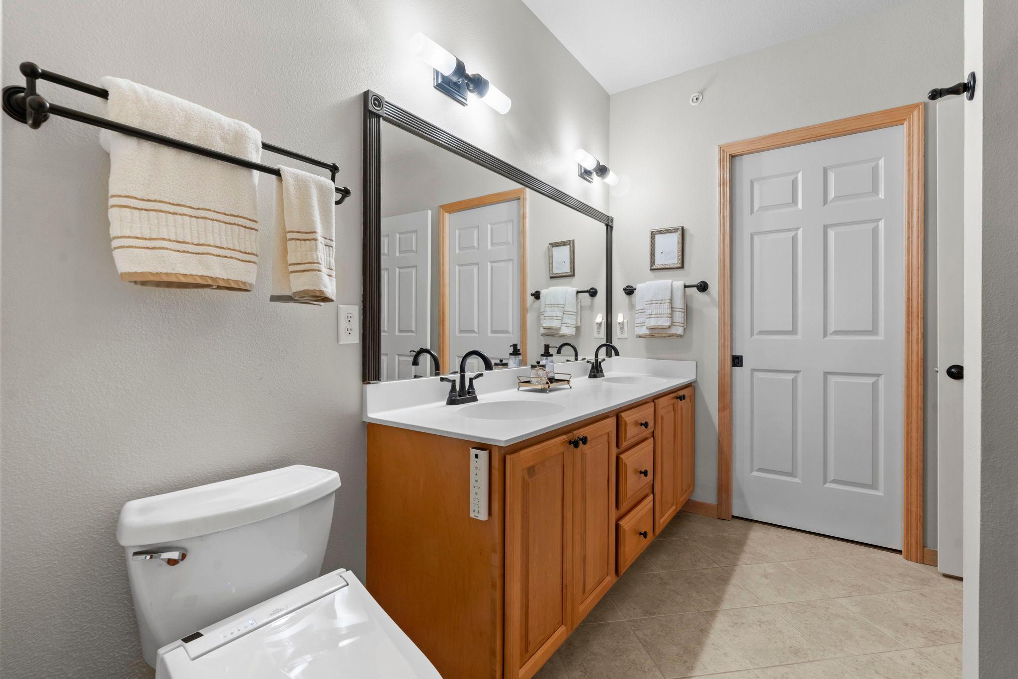 31-web-or-mls-350 Main St N 310-143.jpg