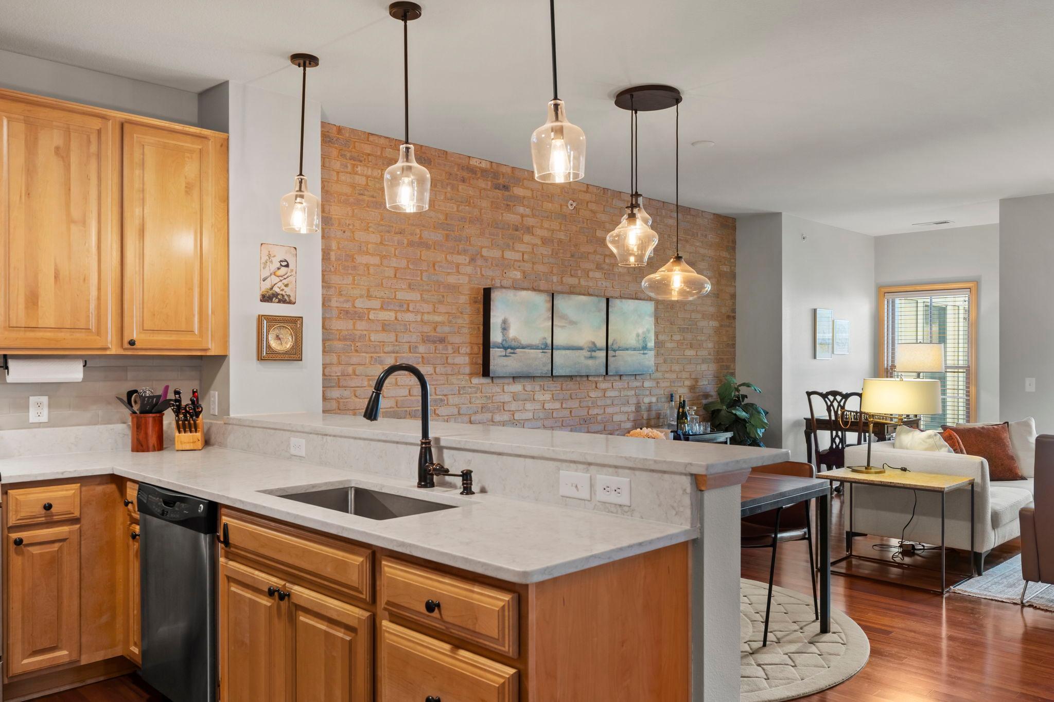 24-web-or-mls-350 Main St N 310-188.jpg