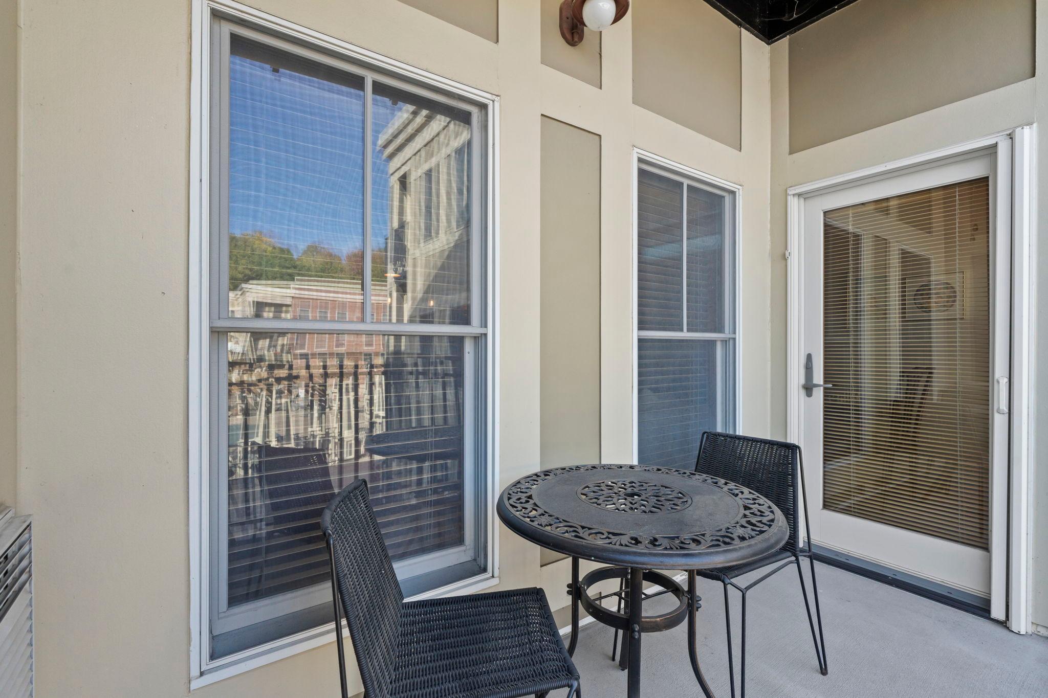 38-web-or-mls-350 Main St N 310-90.jpg