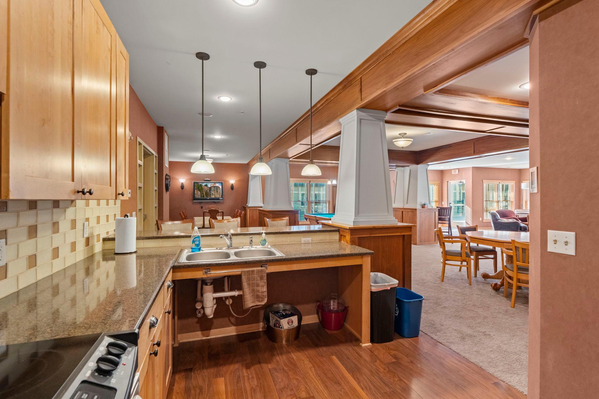 50-web-or-mls-350 Main St N 310-287.jpg