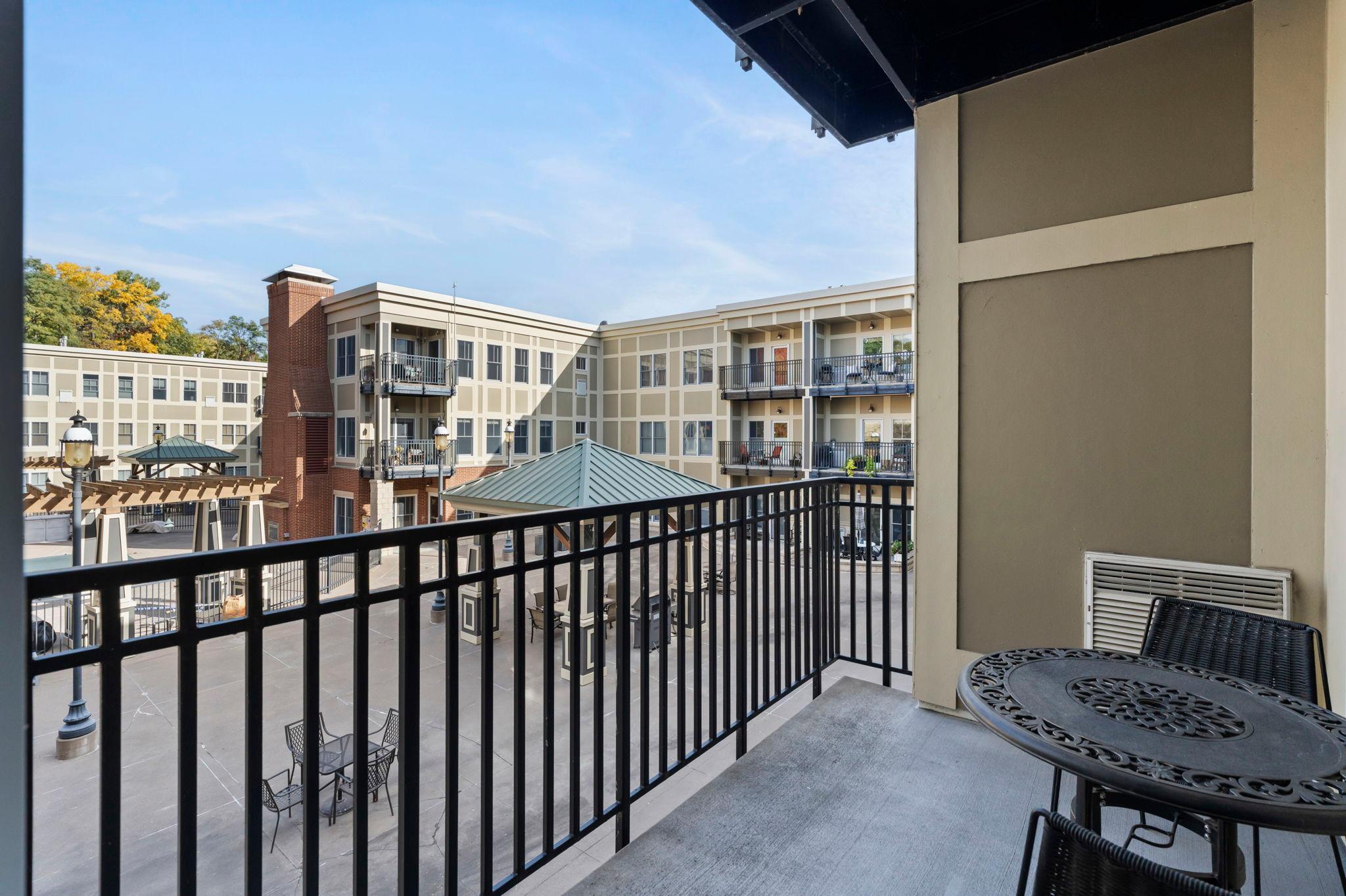 37-web-or-mls-350 Main St N 310-82.jpg