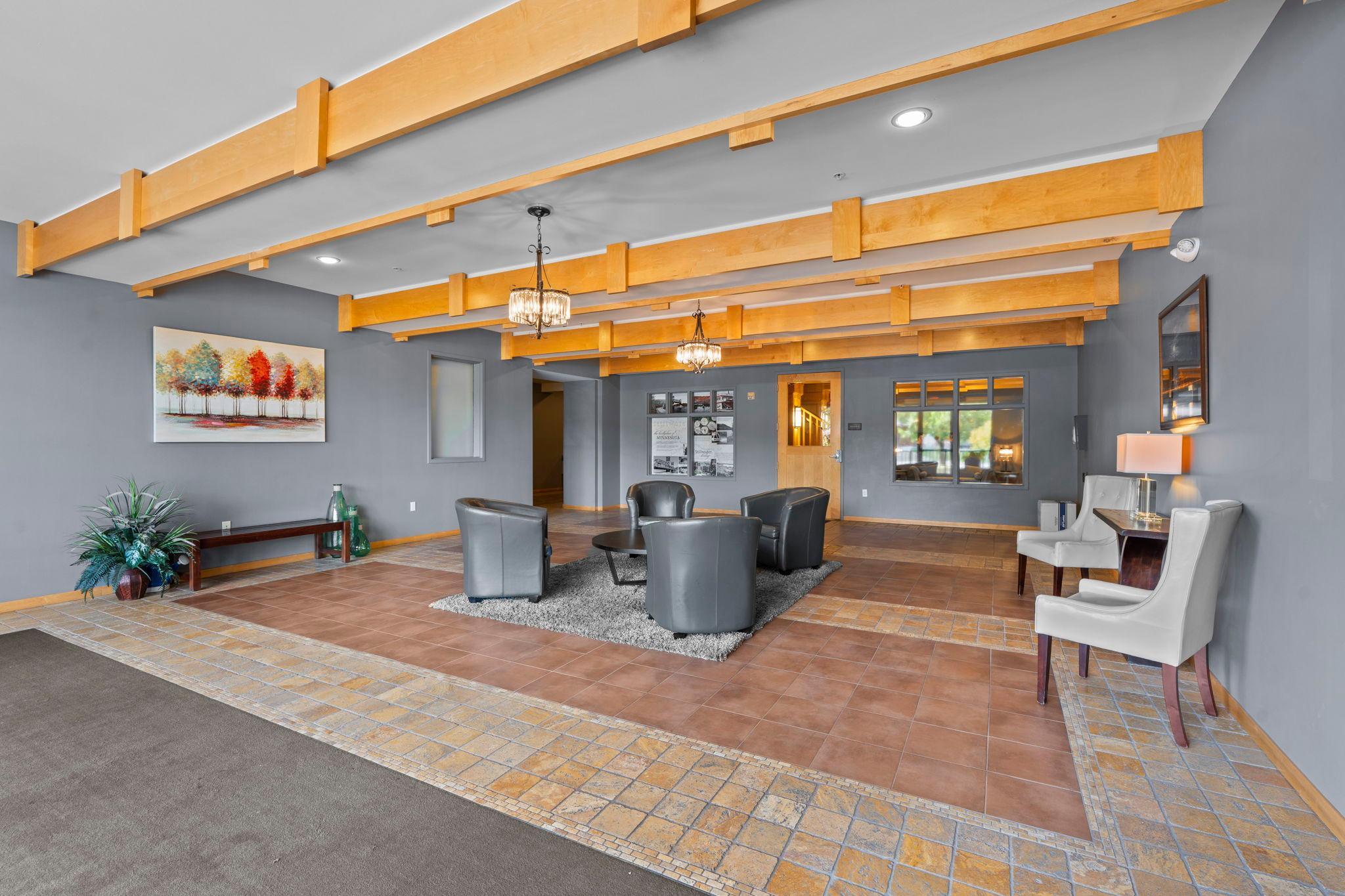 42-web-or-mls-350 Main St N 310-427.jpg