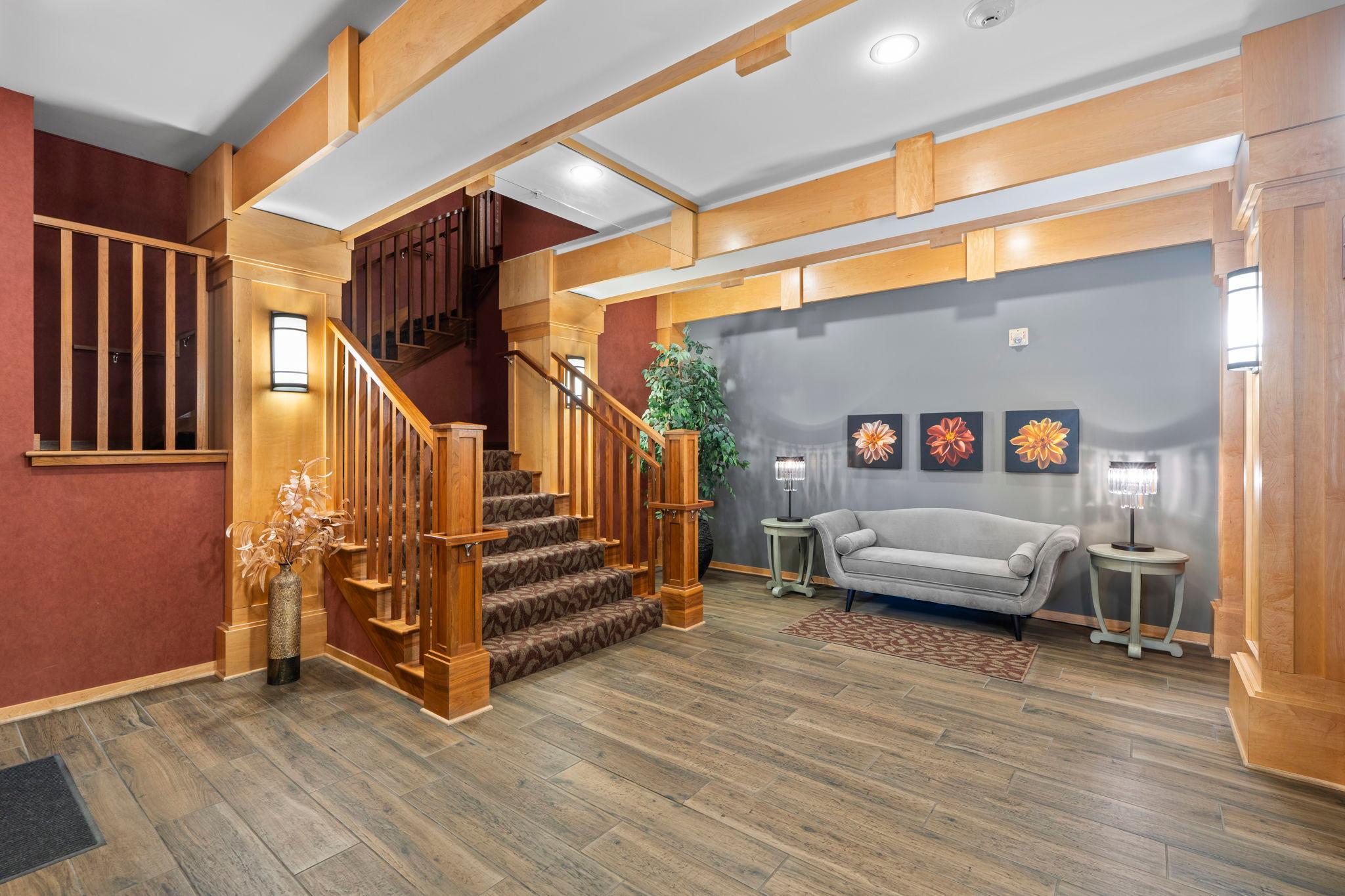 39-web-or-mls-350 Main St N 310-412.jpg