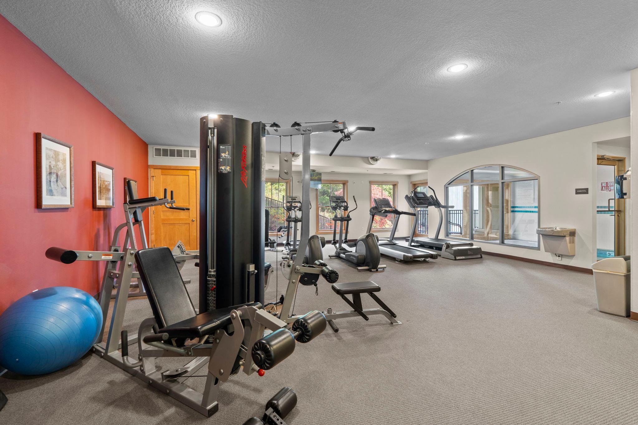 82-web-or-mls-350 Main St N 310-432.jpg