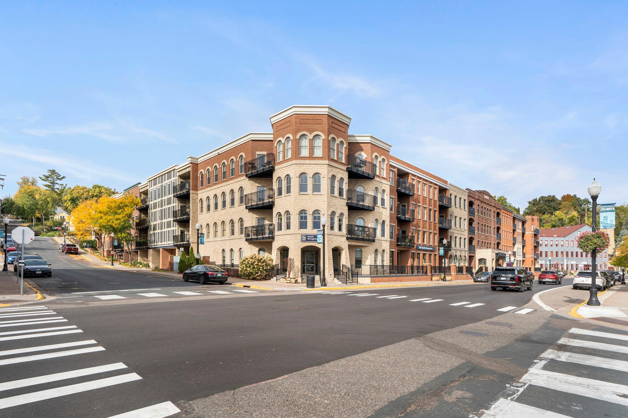 5-web-or-mls-350 Main St N 310-507.jpg