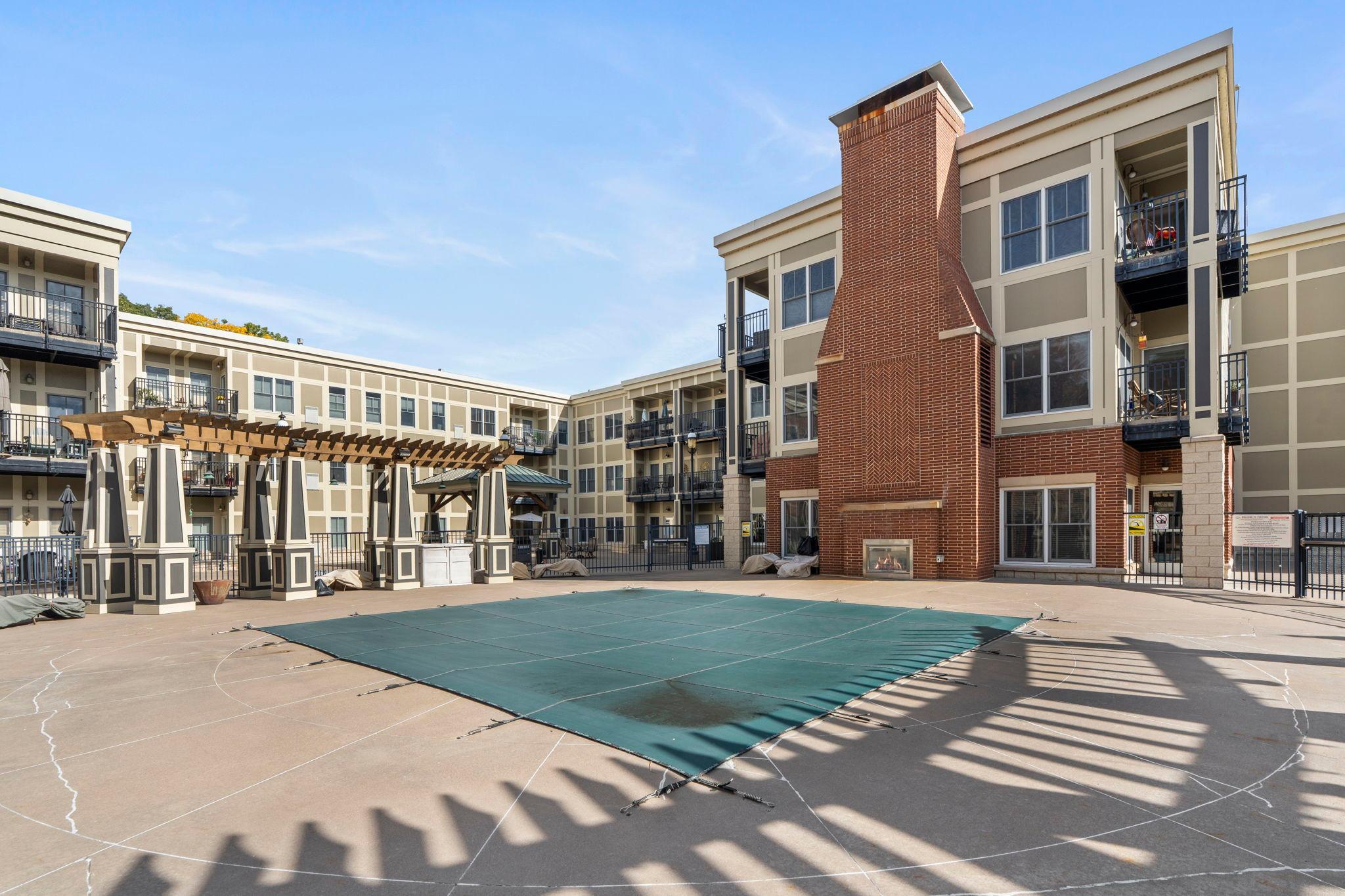 81-web-or-mls-350 Main St N 310-407.jpg