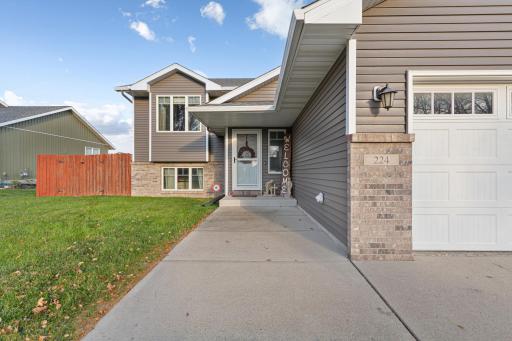 224 Creekside Drive, Eagle Lake, MN 56024