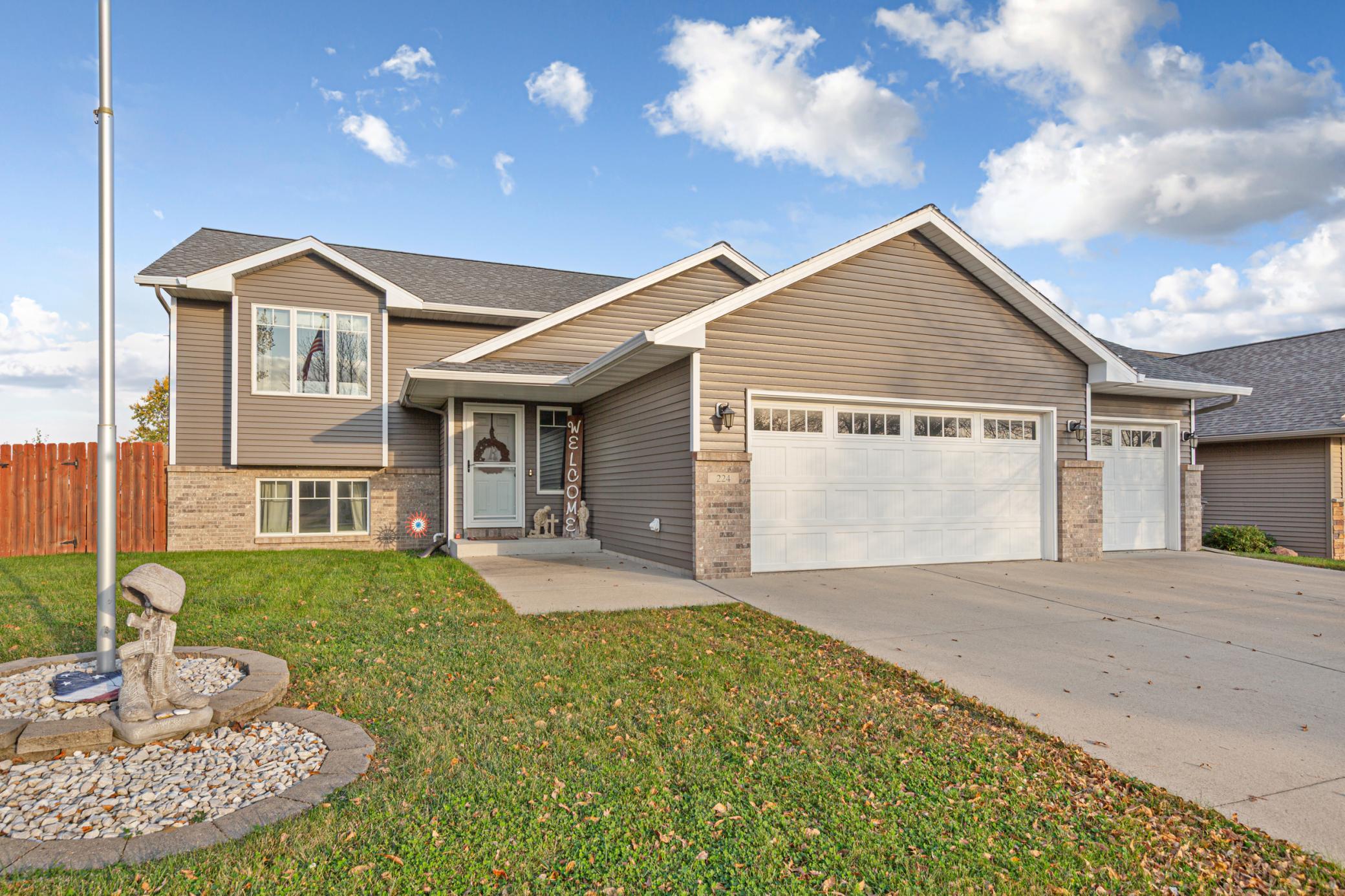 224 Creekside Drive, Eagle Lake, MN 56024