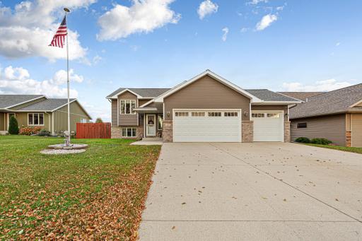 224 Creekside Drive, Eagle Lake, MN 56024