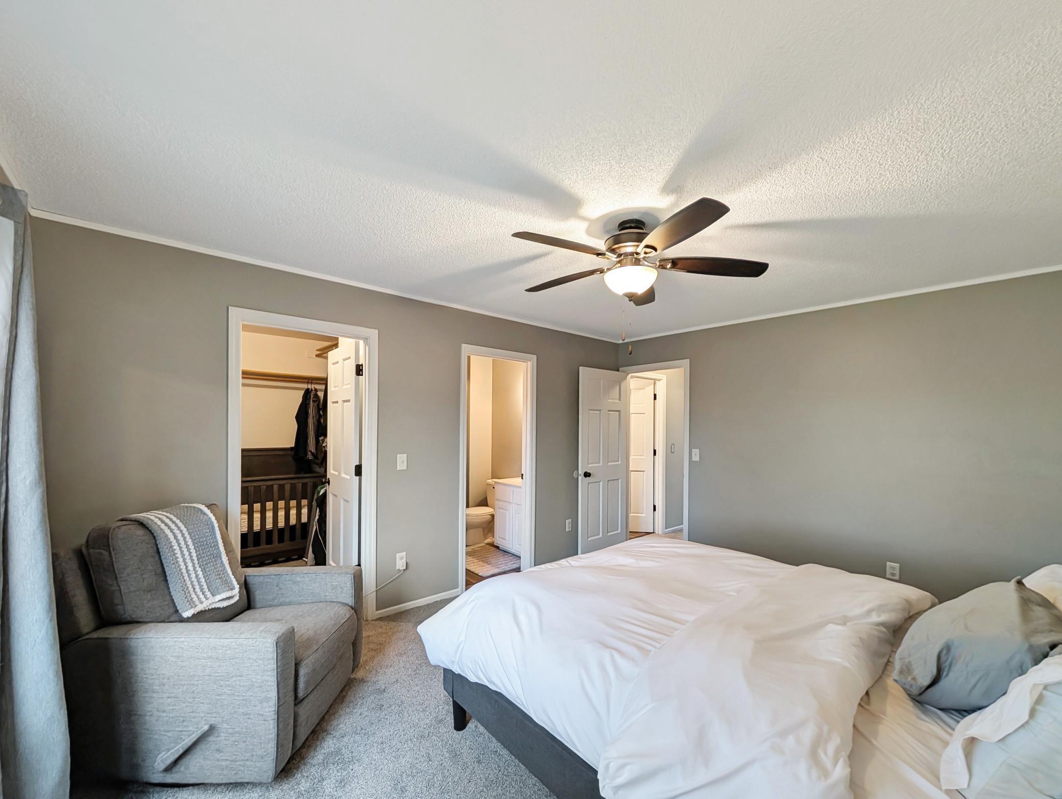 Also features a ceiling fan!