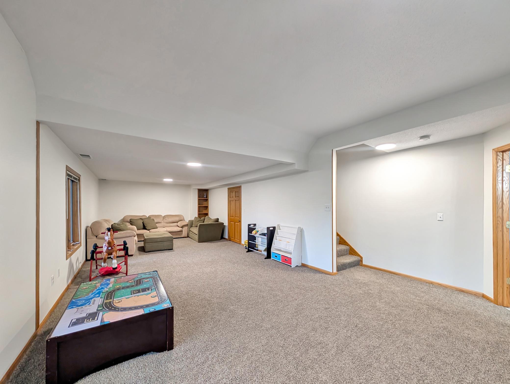 Spacious recreation room in the basement!