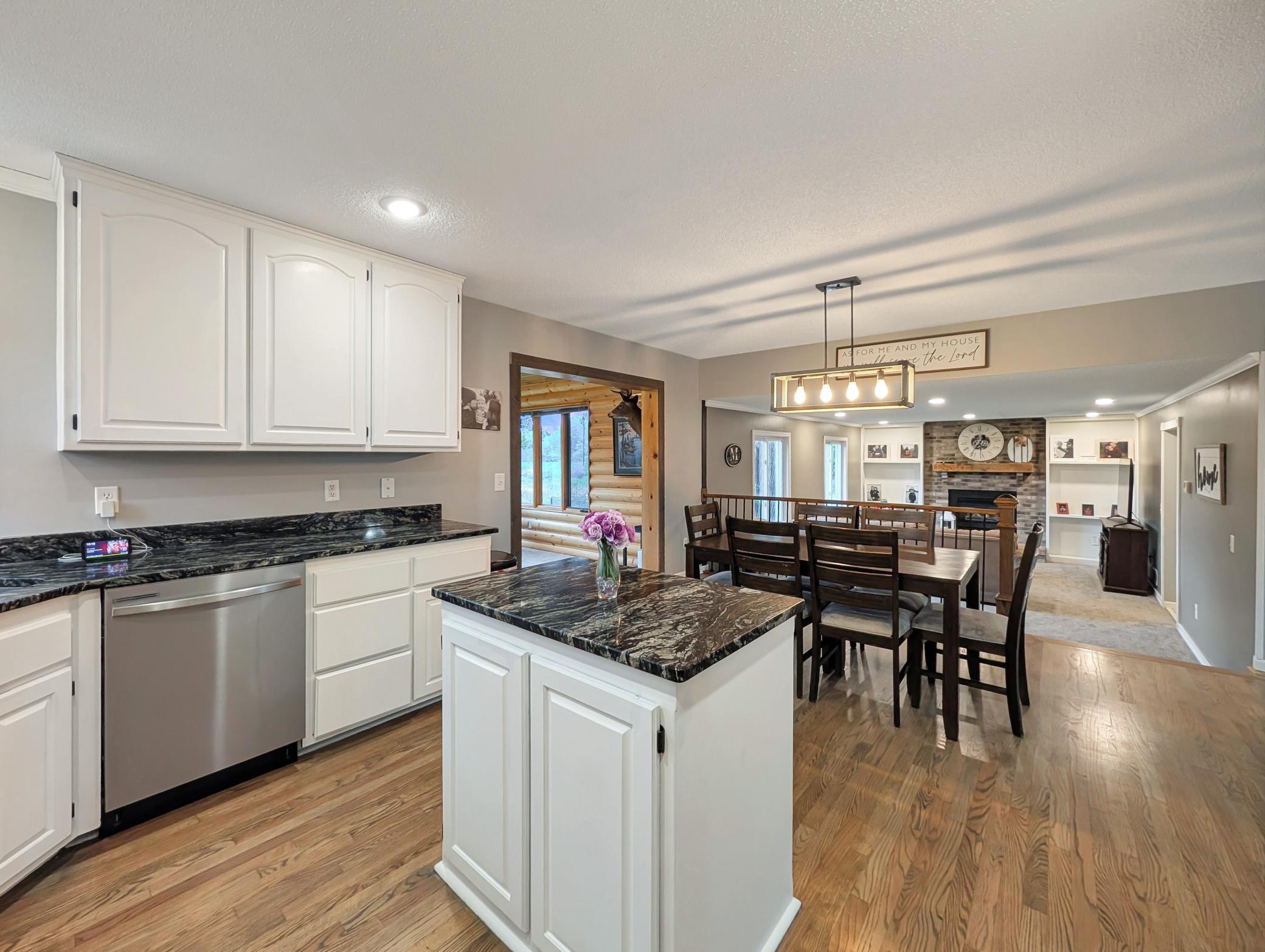 The center island adds some storage and counter space to make this kitchen even more perfect!
