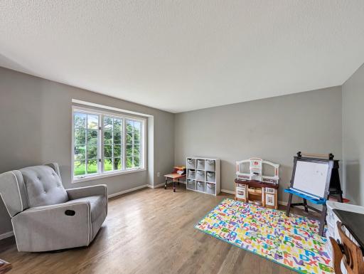 This space is primed for your personal touch to make it your own cozy living room!