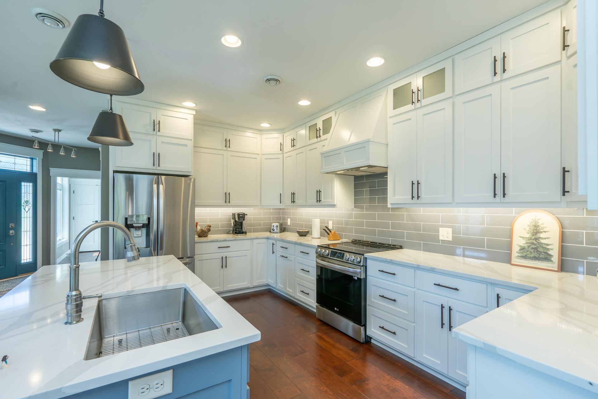 CUSTOM CABINETS WITH GRANITE COUNTERTOPS