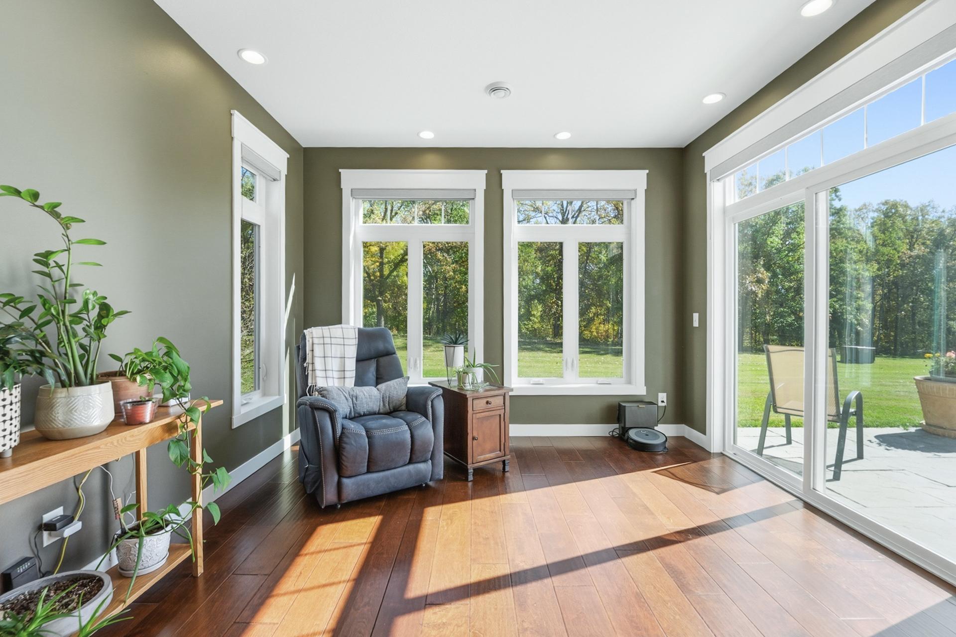 LIGHT BRIGHT SUN ROOM